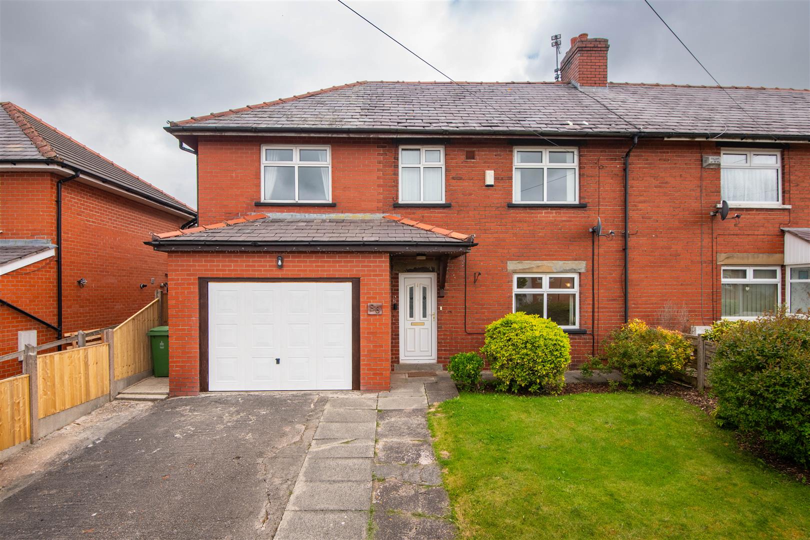 4 bed property in Hill Lane, Bolton